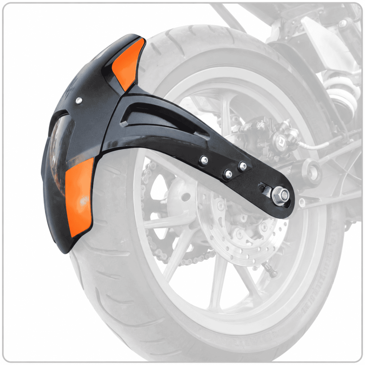 Guardabarro trasero universal monobrazo instalado en moto
